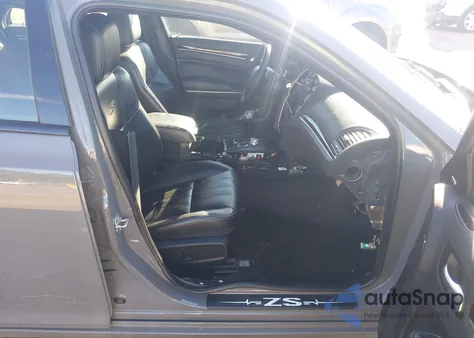 2019 Chrysler 300 300S z USA, uszkodzony, nr VIN 2C3CCABG2KH515198